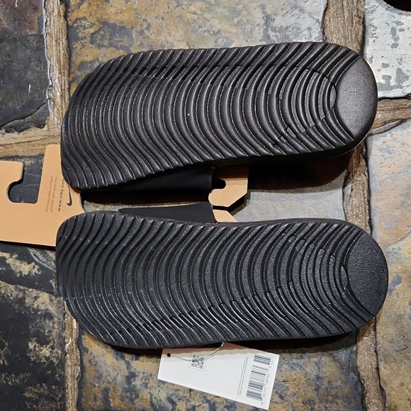 Nike Kawa slides size 4 Youth - Picture 2 of 2